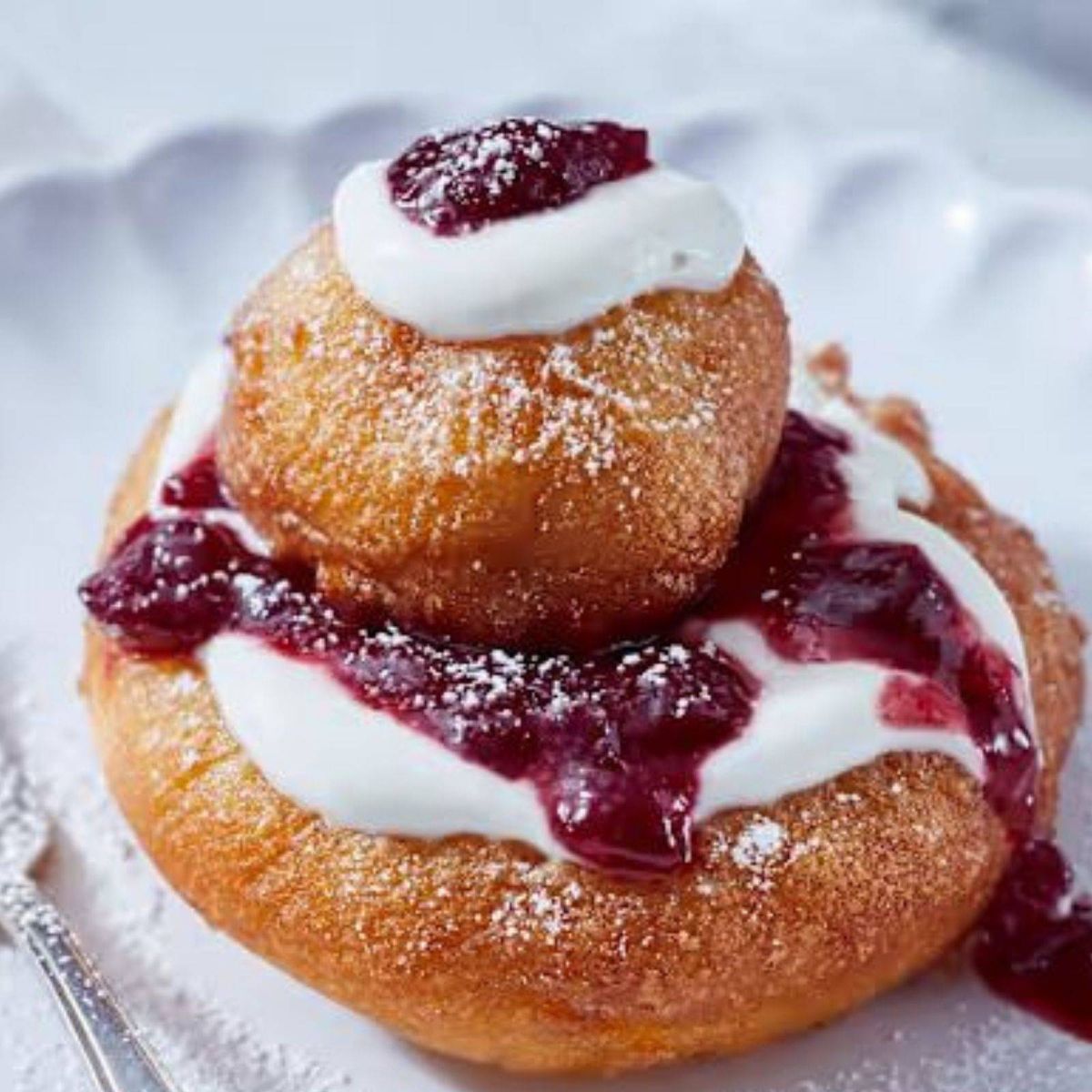 Papanași cu smântână și dulceață de afine 300g